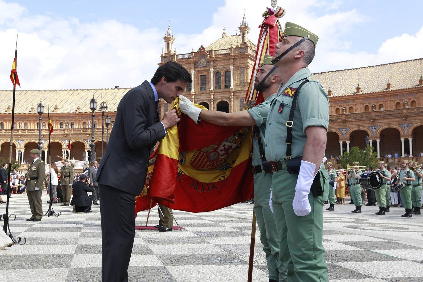 La jura de bandera en la Plaza de España, en imágenes