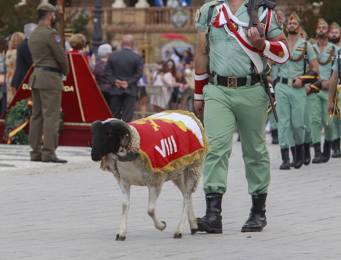 Espectacular parada militar en la Plaza de España