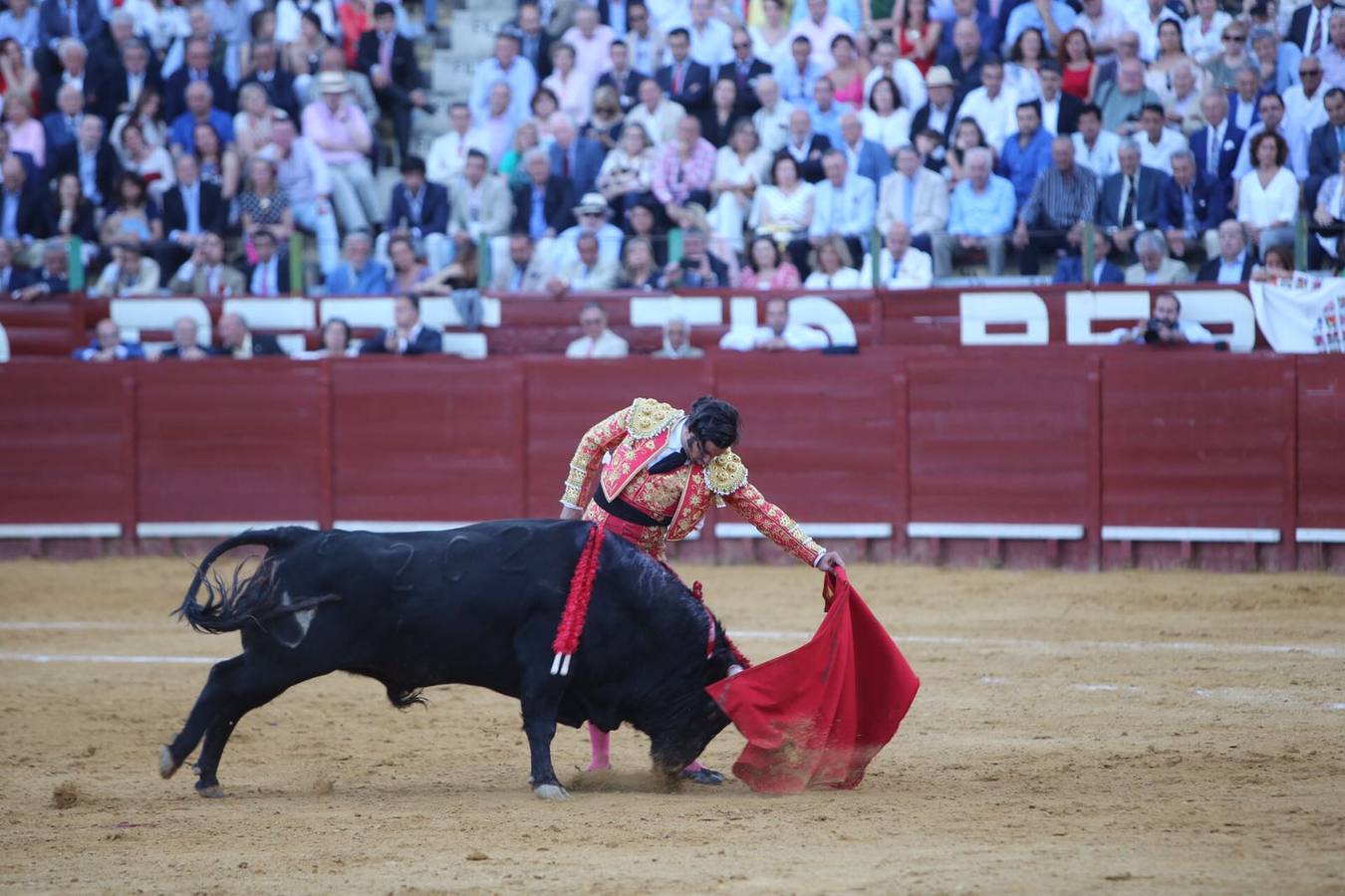 La terna de Manzanares, Padilla y Morante sale a hombros en la Feria