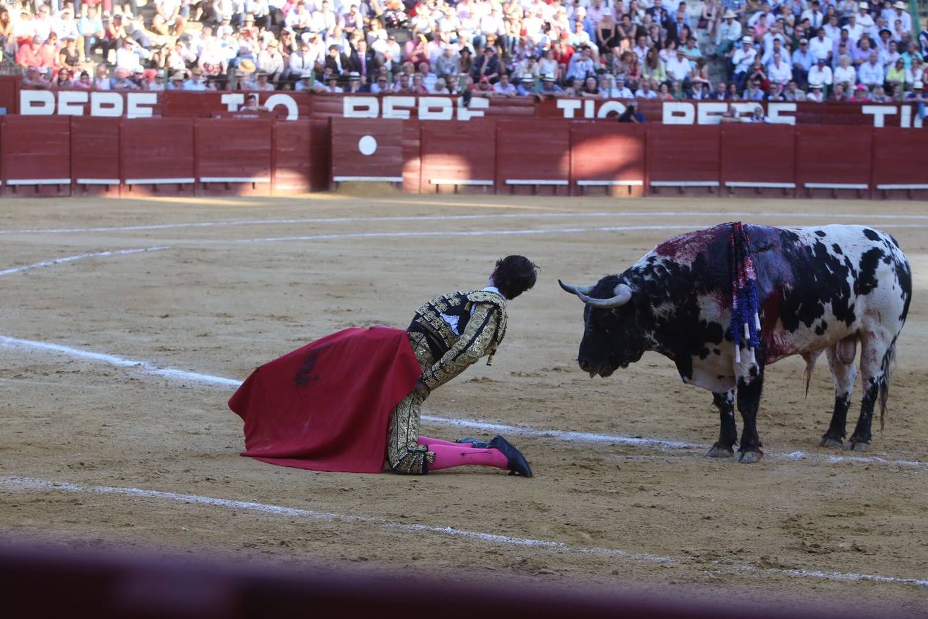 La terna de Manzanares, Padilla y Morante sale a hombros en la Feria