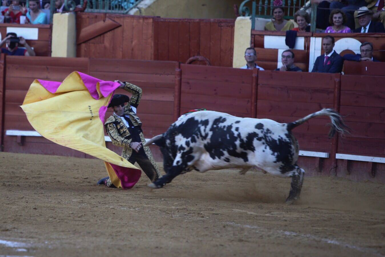 La terna de Manzanares, Padilla y Morante sale a hombros en la Feria