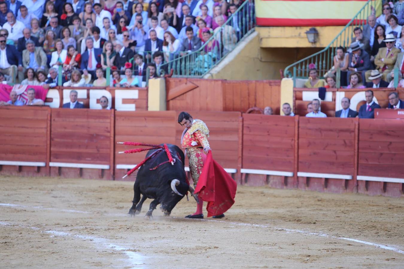 La terna de Manzanares, Padilla y Morante sale a hombros en la Feria