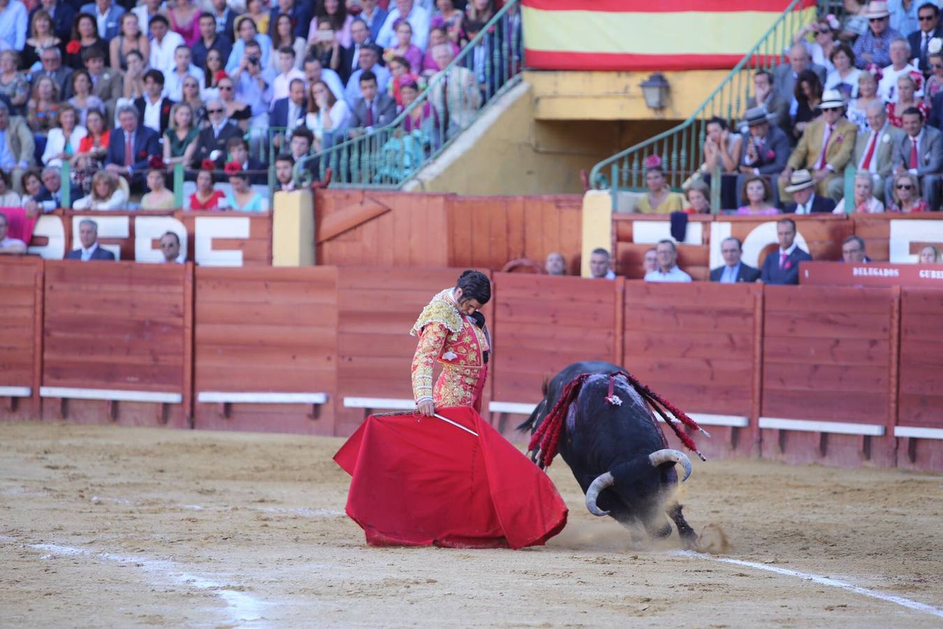 La terna de Manzanares, Padilla y Morante sale a hombros en la Feria