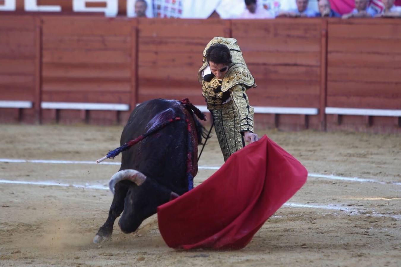 La terna de Manzanares, Padilla y Morante sale a hombros en la Feria