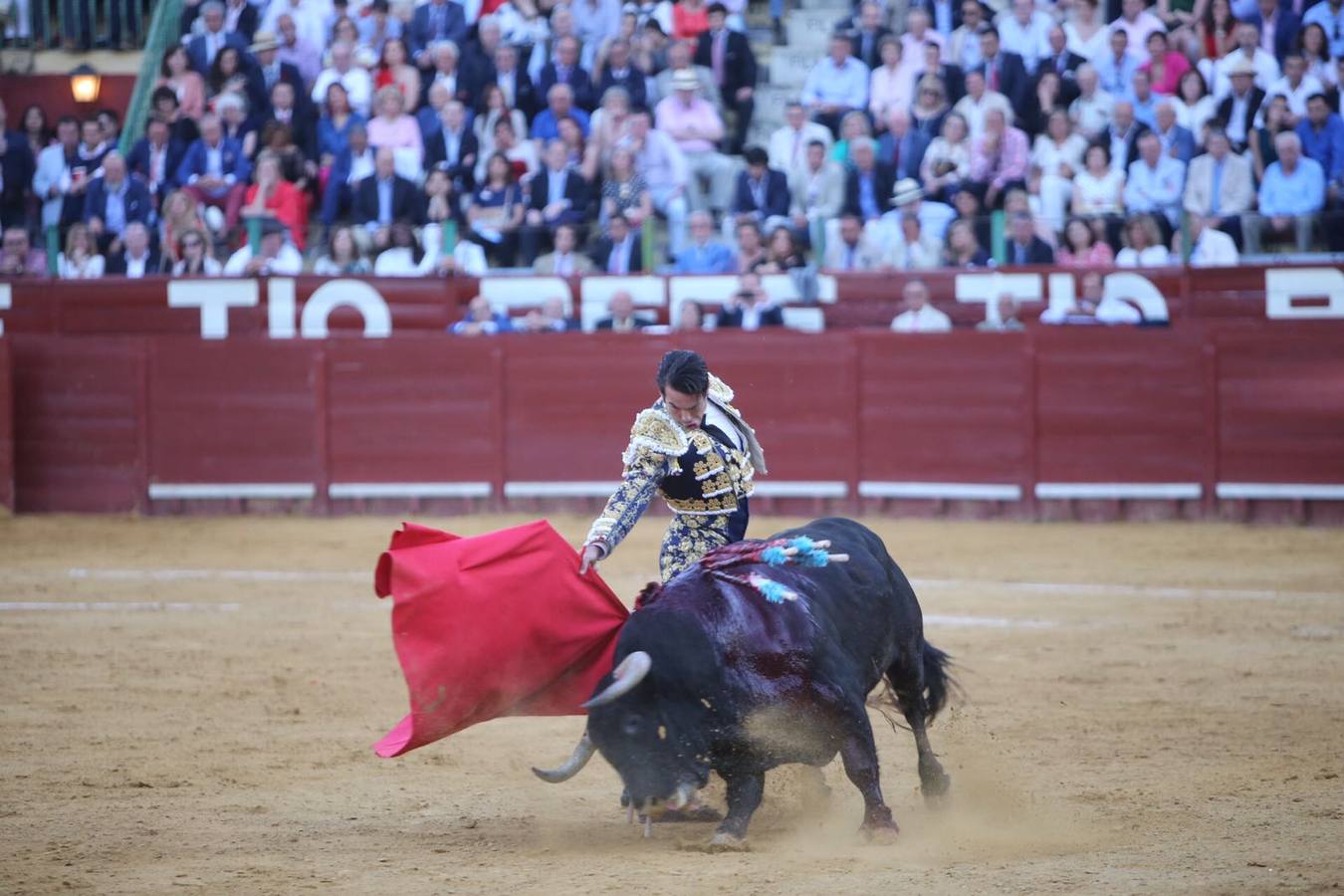 La terna de Manzanares, Padilla y Morante sale a hombros en la Feria