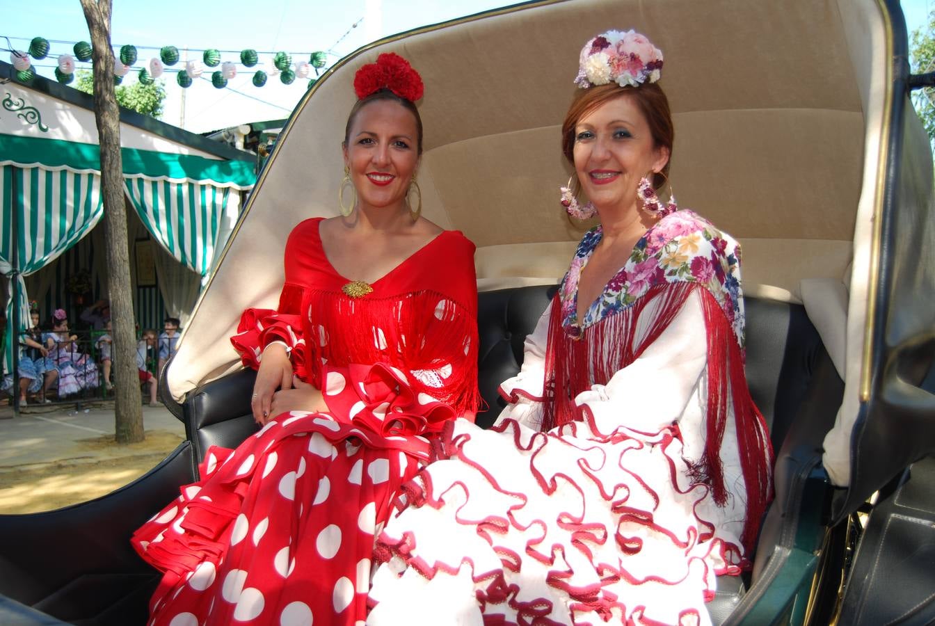 Sábado de volantes y mucho calor en la Feria de Dos Hermanas