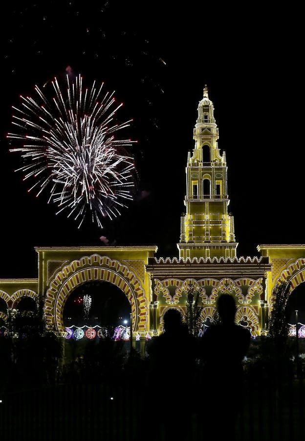 El alumbrado y la primera noche de Feria, en imágenes