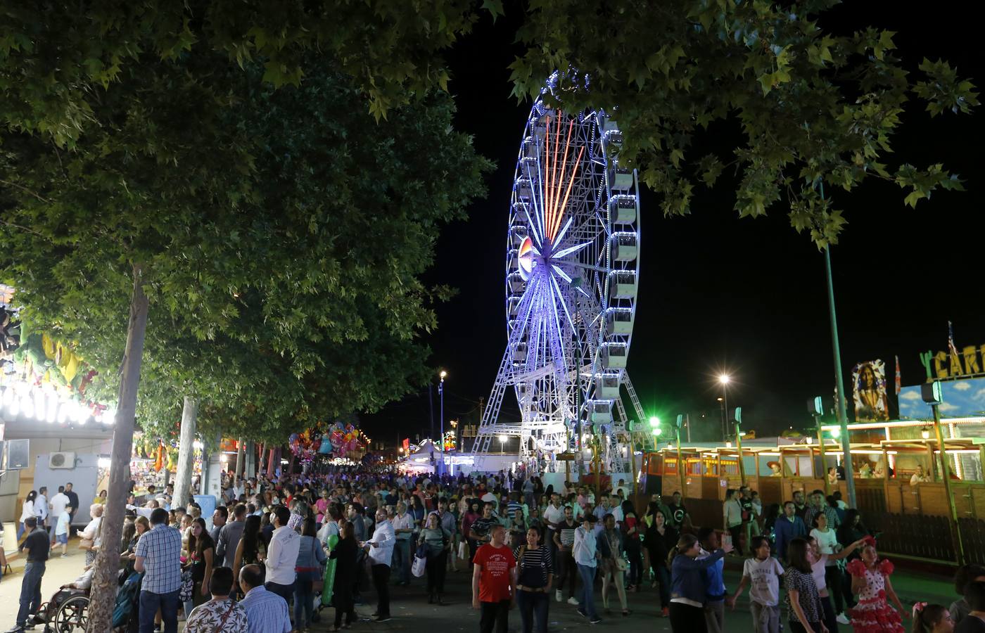 El alumbrado y la primera noche de Feria, en imágenes