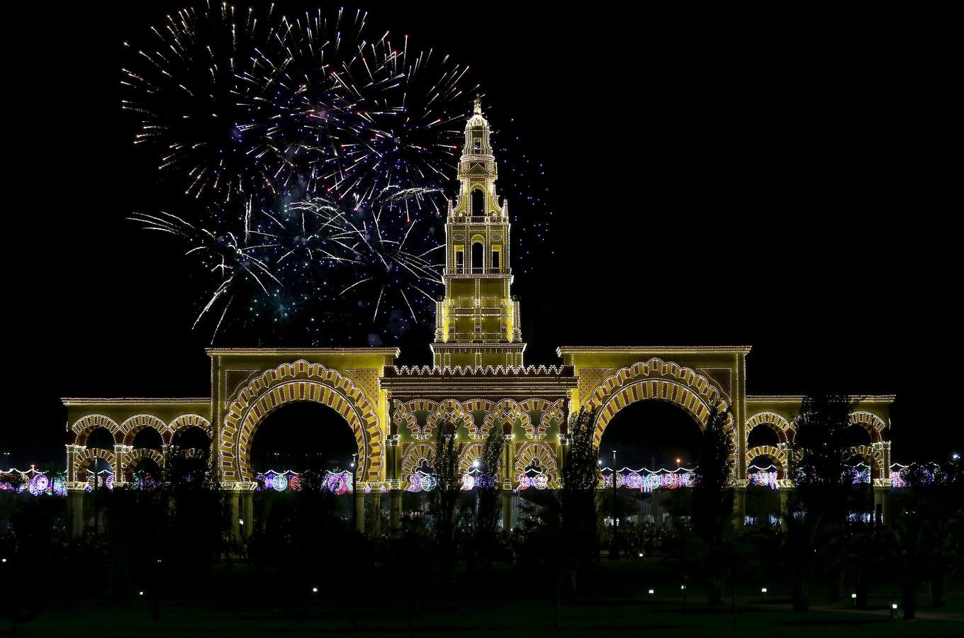 El alumbrado y la primera noche de Feria, en imágenes