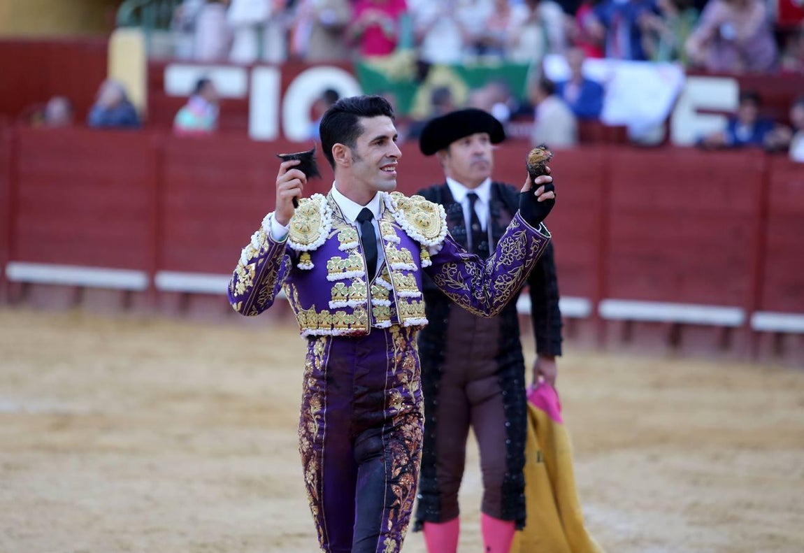 Talavante y Roca Rey salen a hombros en el broche taurino de la Feria de Jerez
