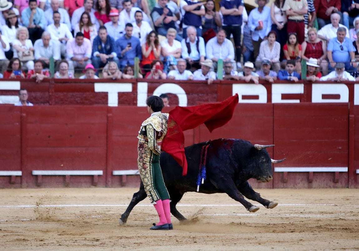 Talavante y Roca Rey salen a hombros en el broche taurino de la Feria de Jerez