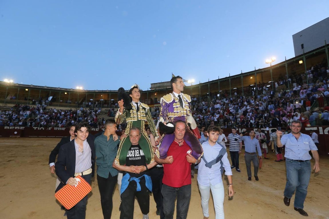 Talavante y Roca Rey salen a hombros en el broche taurino de la Feria de Jerez