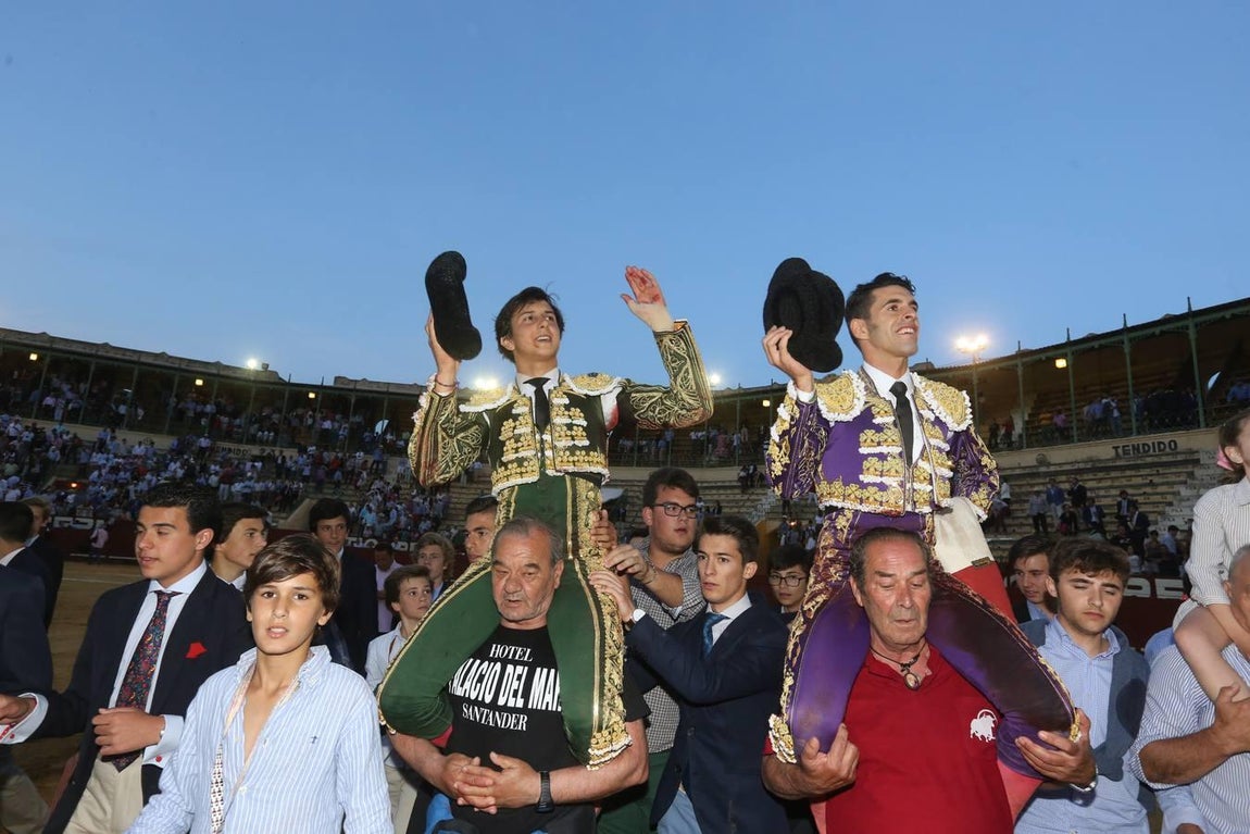 Talavante y Roca Rey salen a hombros en el broche taurino de la Feria de Jerez