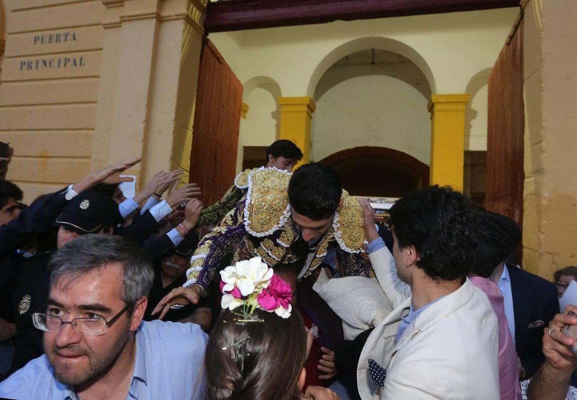 Talavante y Roca Rey salen a hombros en el broche taurino de la Feria de Jerez