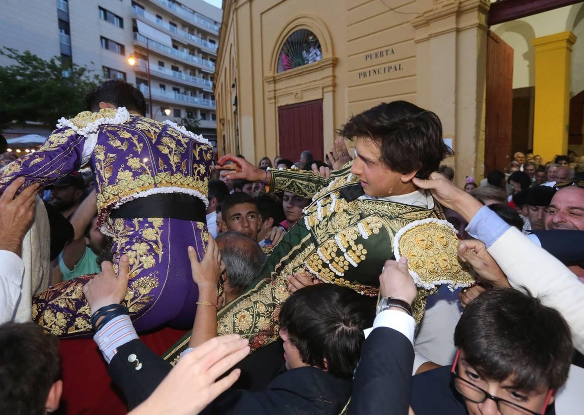 Talavante y Roca Rey salen a hombros en el broche taurino de la Feria de Jerez