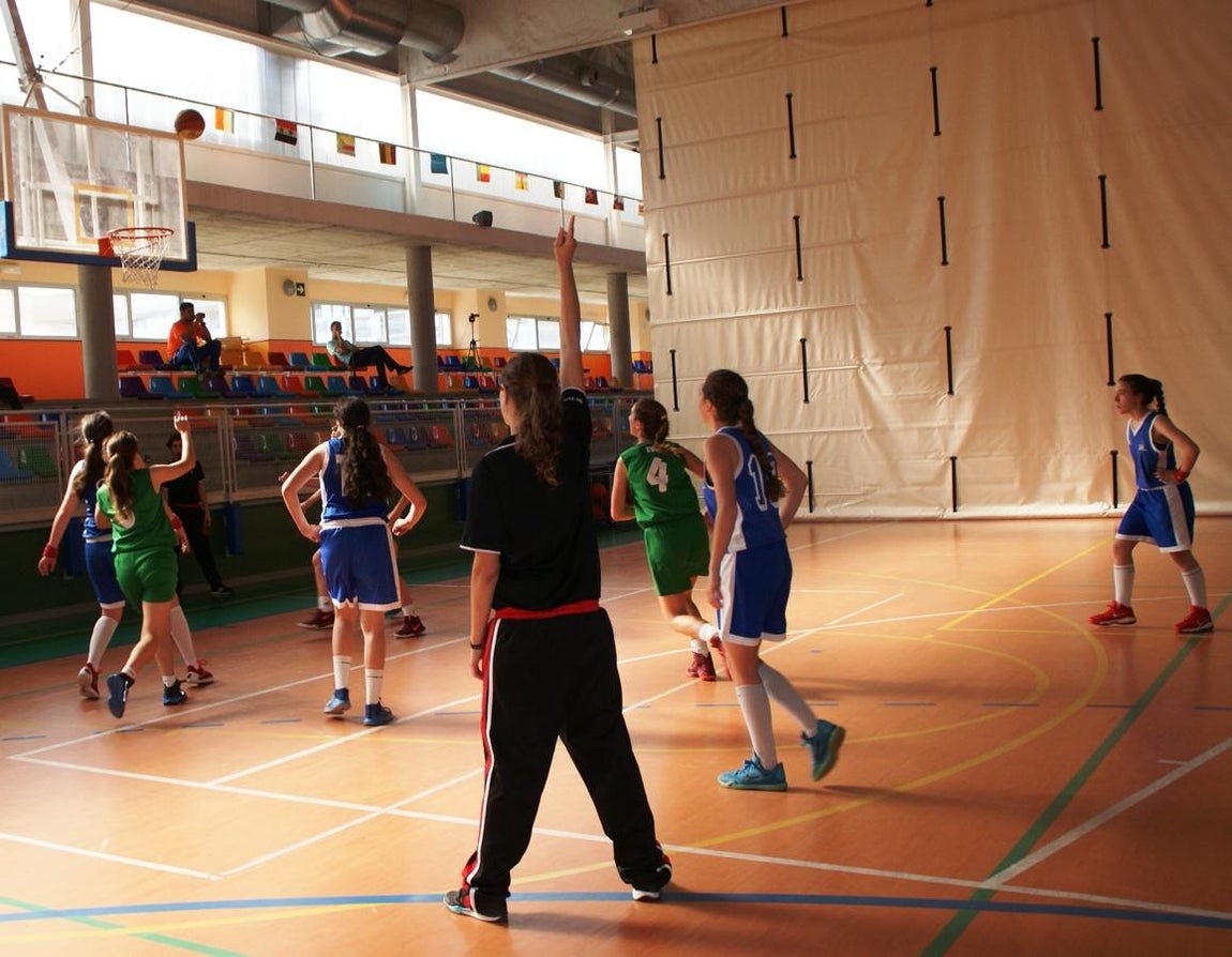 En imágenes: Los dos últimos partidos de la liga de baloncesto; Mater vs BVM Irlandesas y Calasancio vs Nuestra Señora de las Maravillas