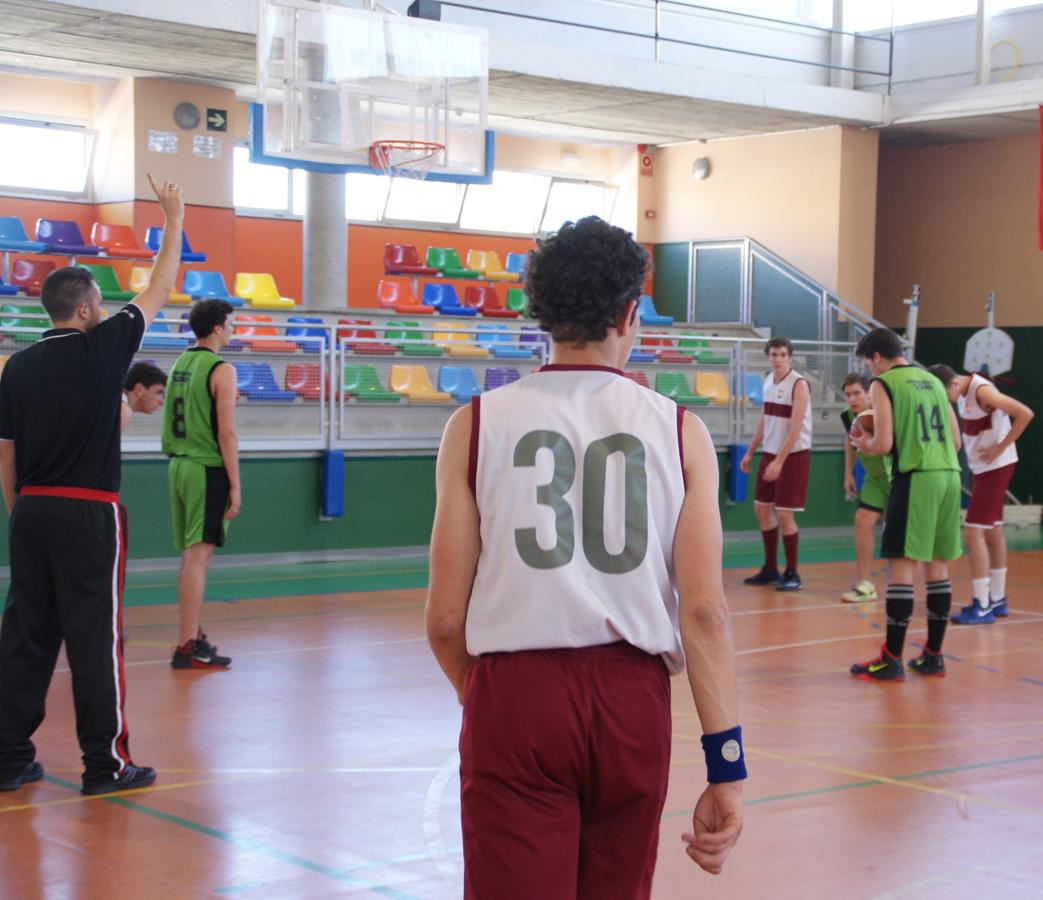 En imágenes: Los dos últimos partidos de la liga de baloncesto; Claret A vs El Prado y Safa vs Santa María del Yermo