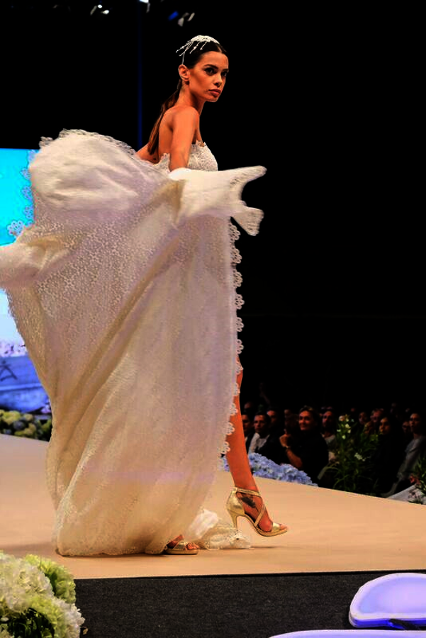 Abrigo para novia de Luisa Tur. 