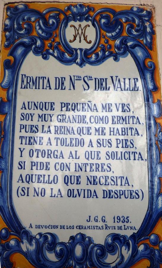 Panel de azulejos en la ermita de la Virgen del Valle elaborado por Ruiz de Luna en 1935. FOTO RAFAEL DEL CERRO. 
