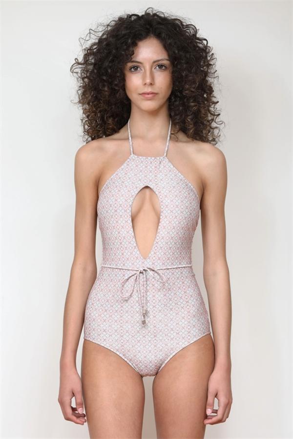 Bañador estampado con escote lágrima (148€)