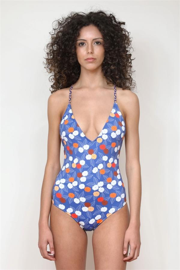 Bañador con estampado floral y escote en pico (146€)