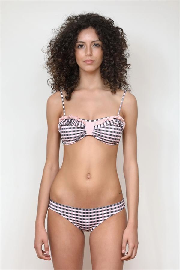 Bikini bandeau con estampado vichy (136€)