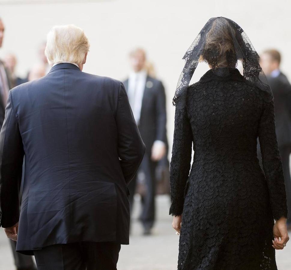 El presidente de Estados Unidos y su mujer visitan al Papa. 