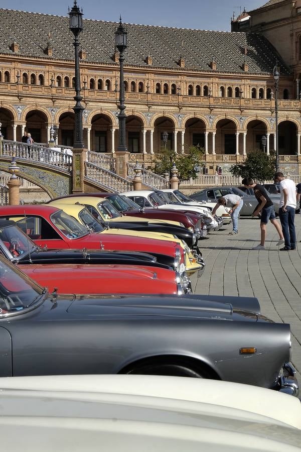 Los coches de lujo toman la plaza de España