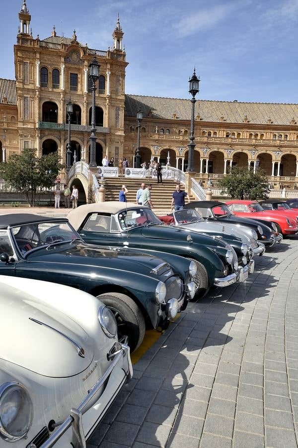 Los coches de lujo toman la plaza de España