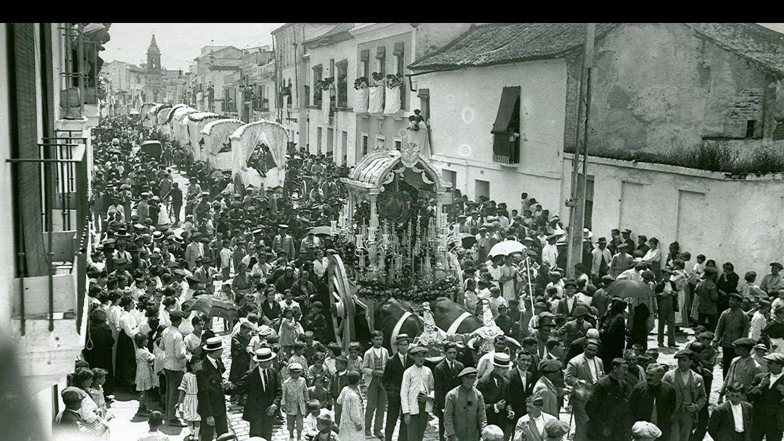 Triana (1919) Salida de la Hermandad del Rocío de Triana en junio para la Romería del año 1919, la de la Coronación Cnónica de la Blanca Paloma..