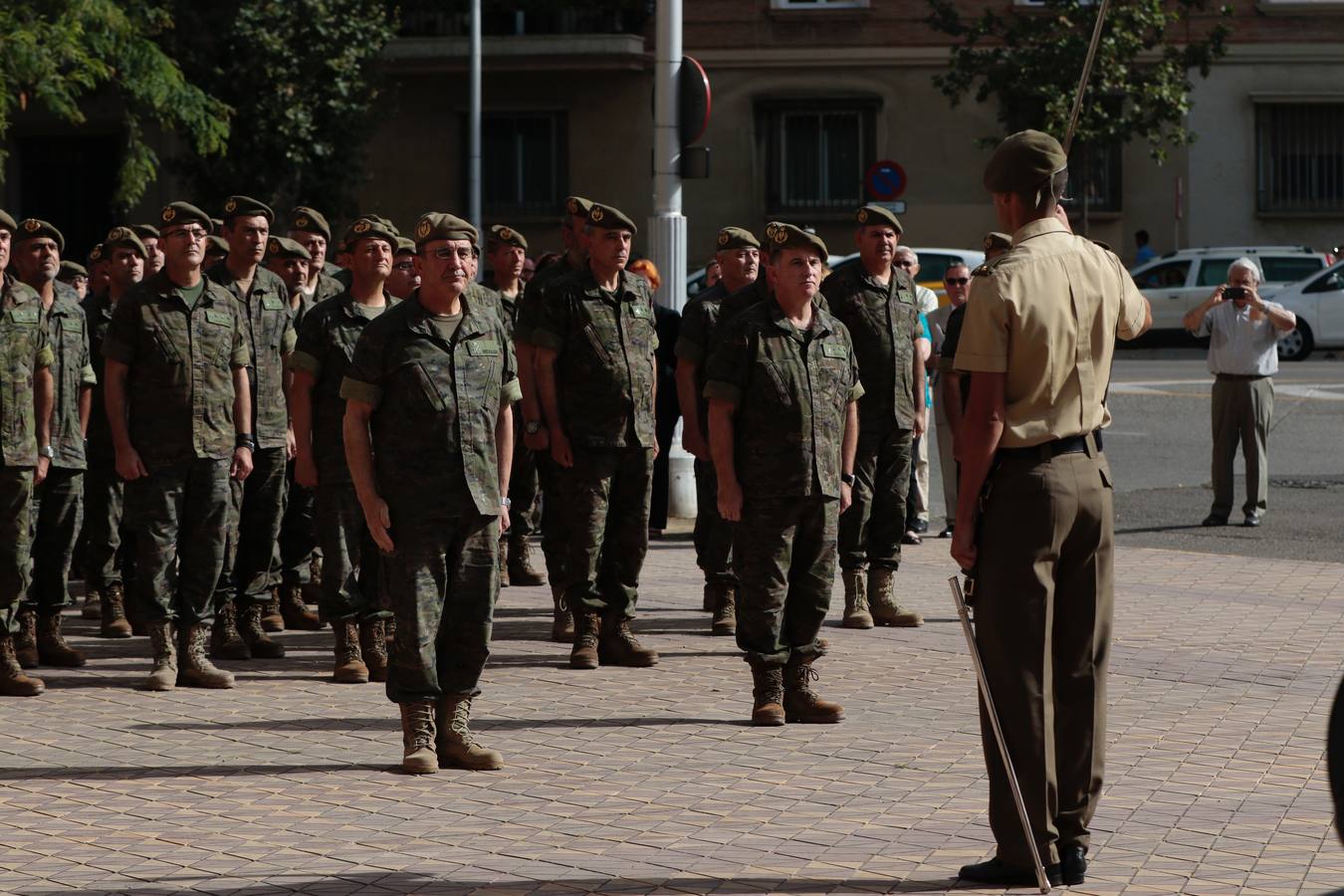 Izado de bandera en Capitanía por el Día de las Fuerzas Armadas