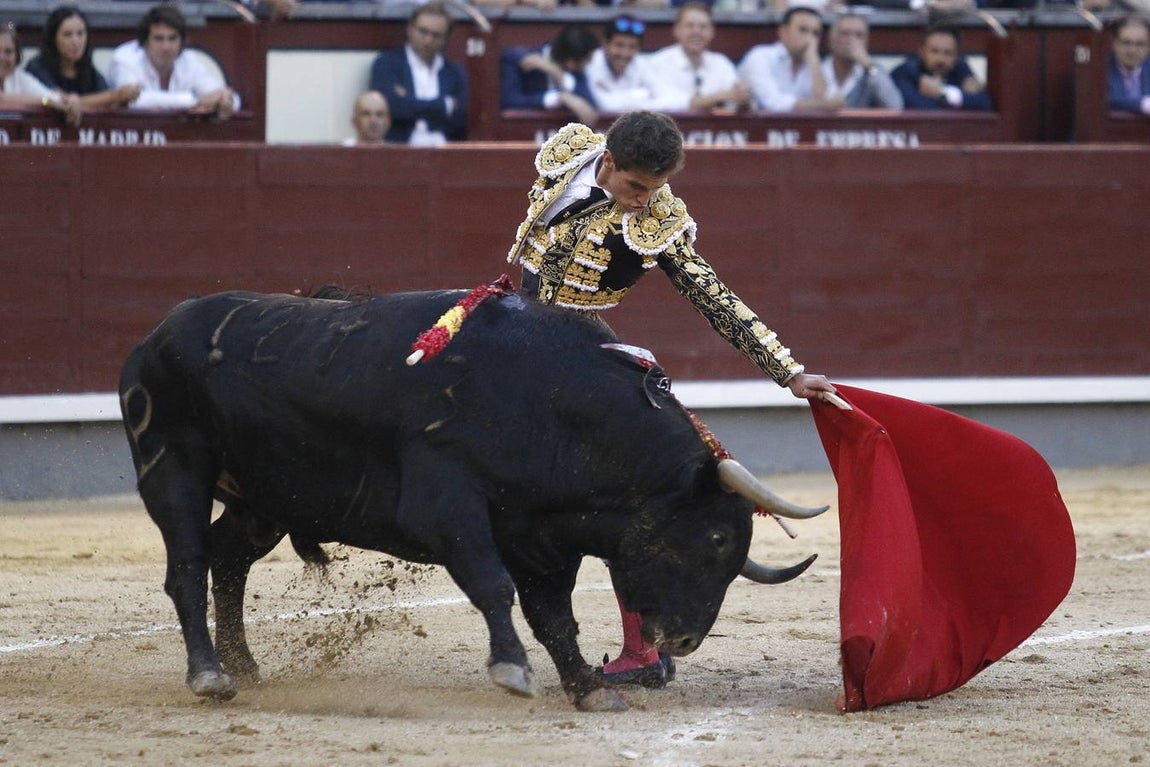 Así fue la faena de Ginés Marín, la primera de dos orejas en San Isidro 2017