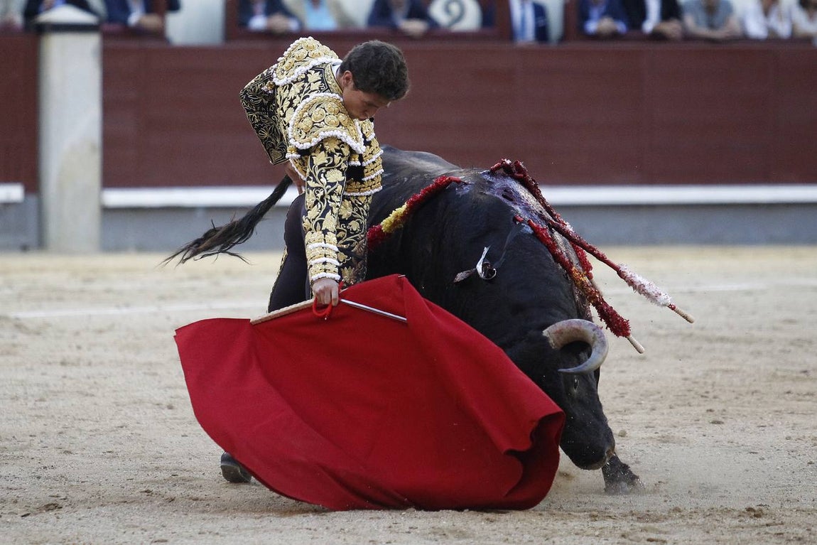 Así fue la faena de Ginés Marín, la primera de dos orejas en San Isidro 2017