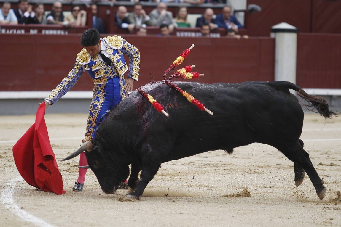Así fue la faena de Ginés Marín, la primera de dos orejas en San Isidro 2017