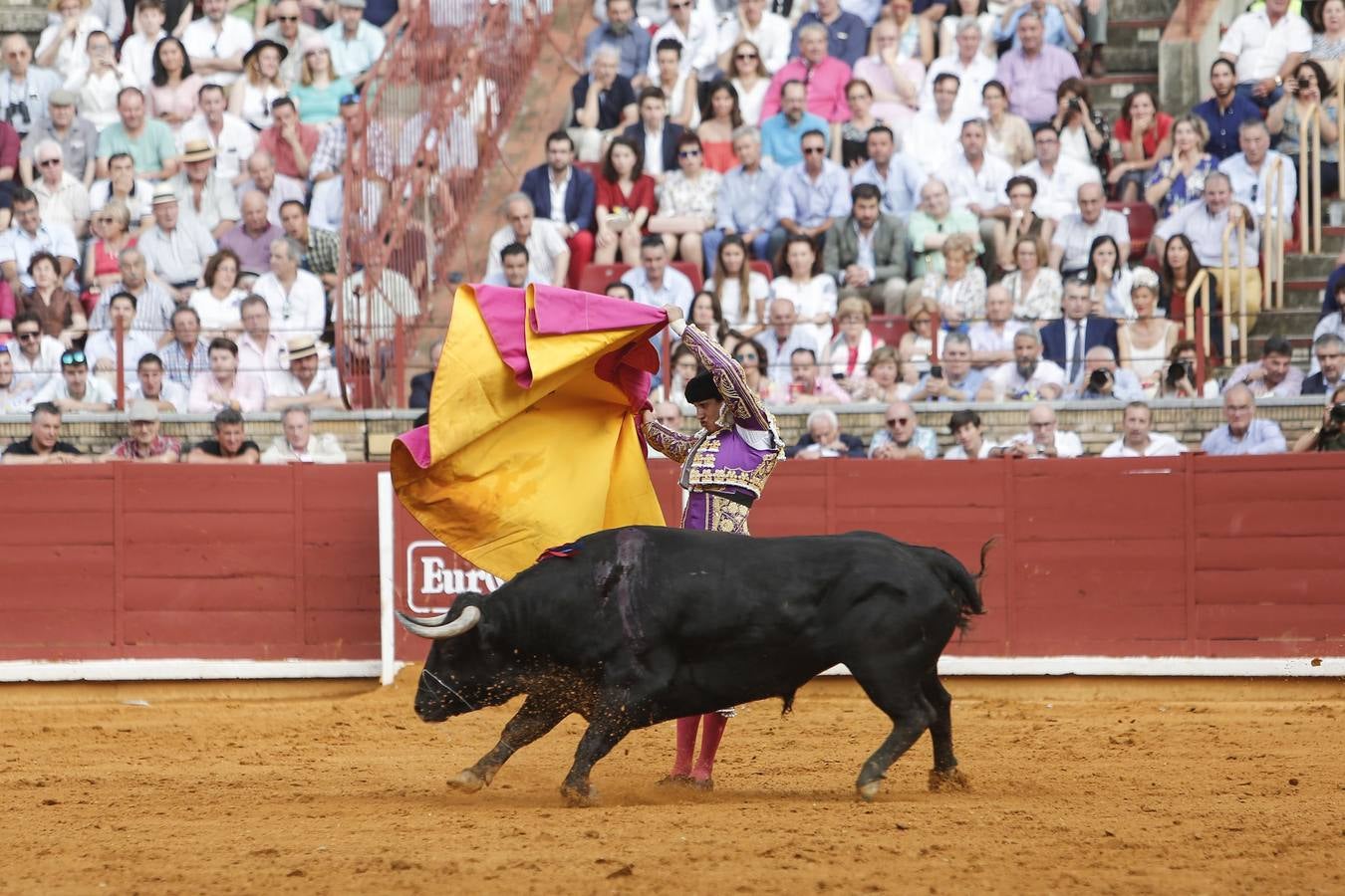 La corrida de Morante, Manzanares y Roca Rey, en imágenes