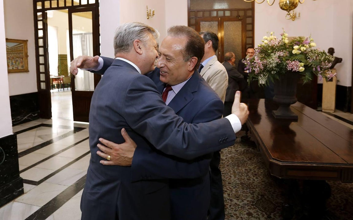 La despedida al coronel Fuentes de la Guardia Civil de Córdoba, en imágenes