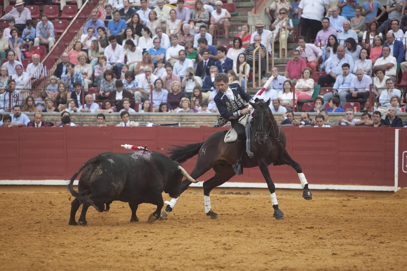 La corrida de rejones que cerró la feria taurina, en imágenes