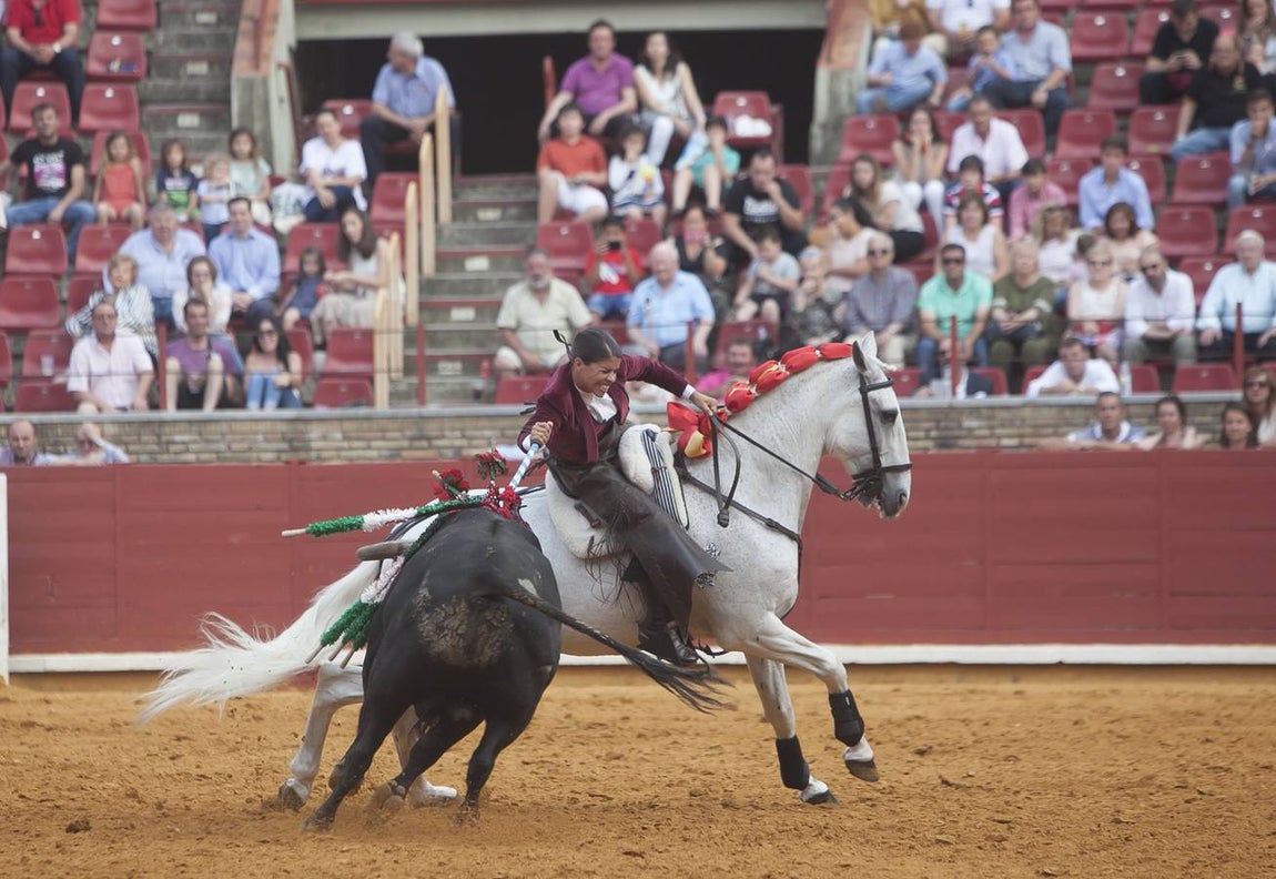 La corrida de rejones que cerró la feria taurina, en imágenes