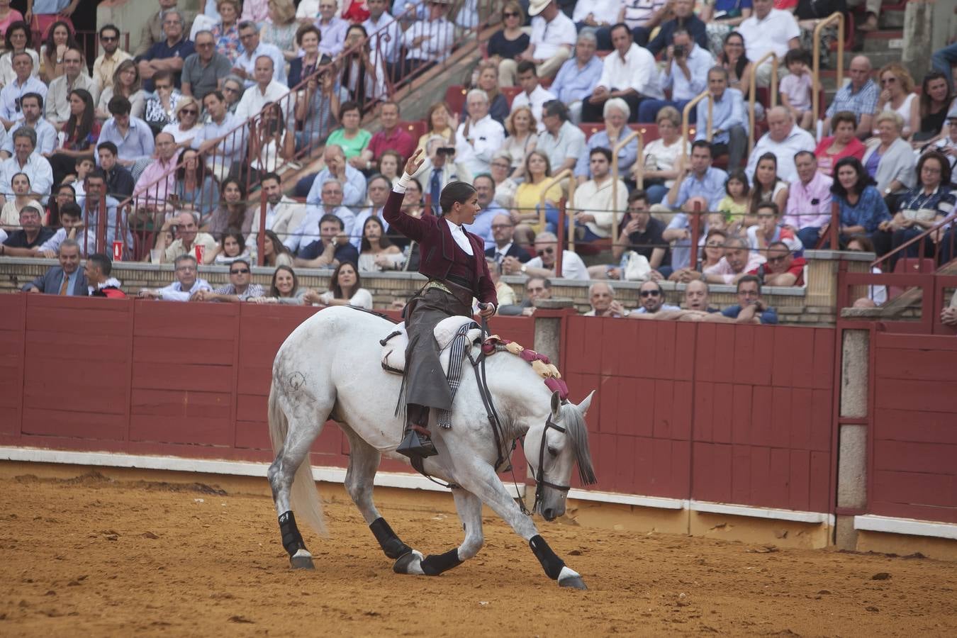 La corrida de rejones que cerró la feria taurina, en imágenes