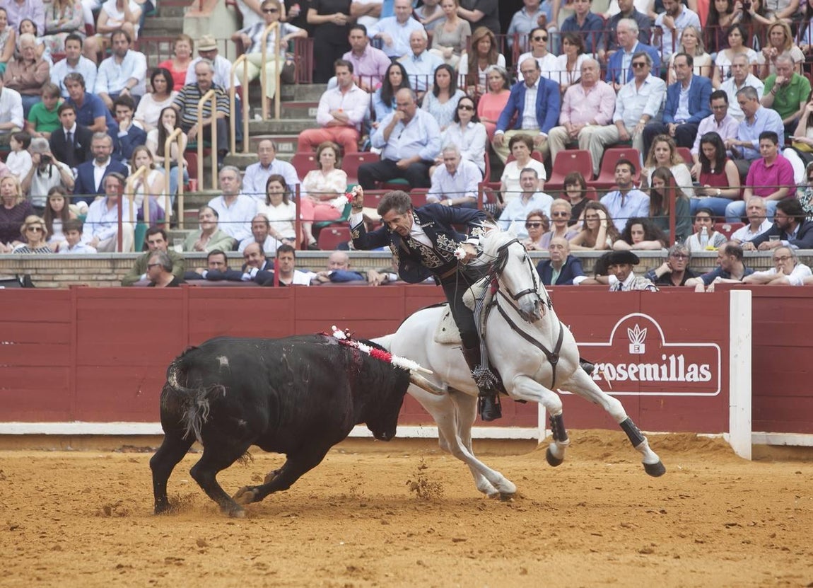 La corrida de rejones que cerró la feria taurina, en imágenes