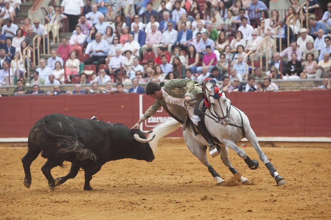 La corrida de rejones que cerró la feria taurina, en imágenes