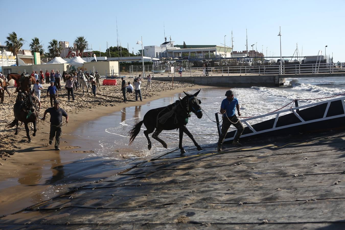 La hermandad del Rocío de Cádiz llega a Bajo de Guía