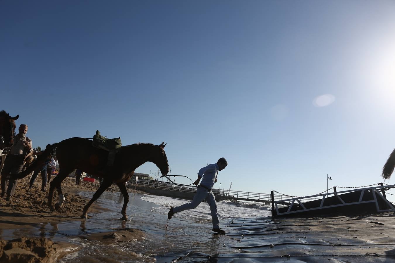 La hermandad del Rocío de Cádiz llega a Bajo de Guía