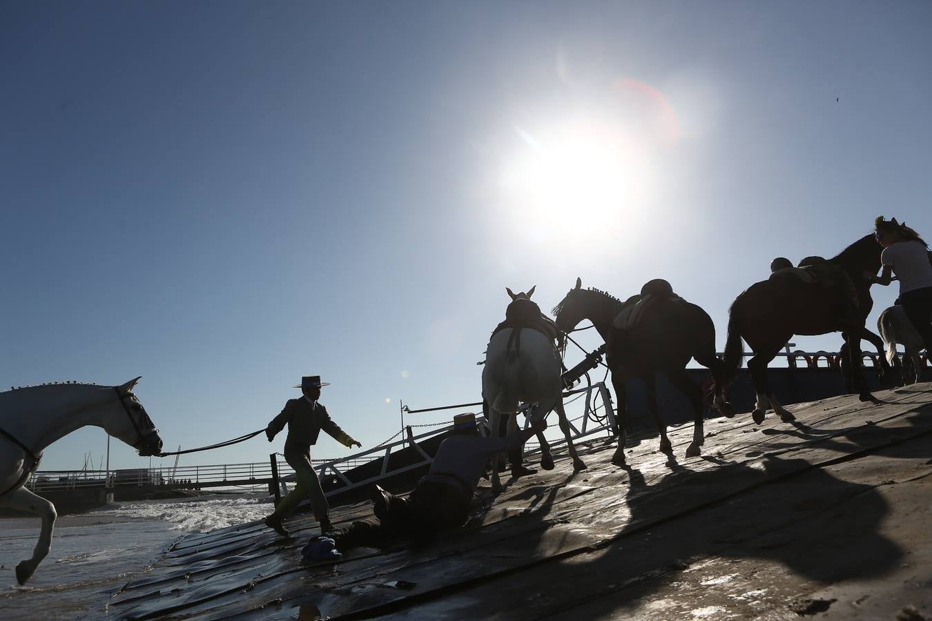 La hermandad del Rocío de Cádiz llega a Bajo de Guía