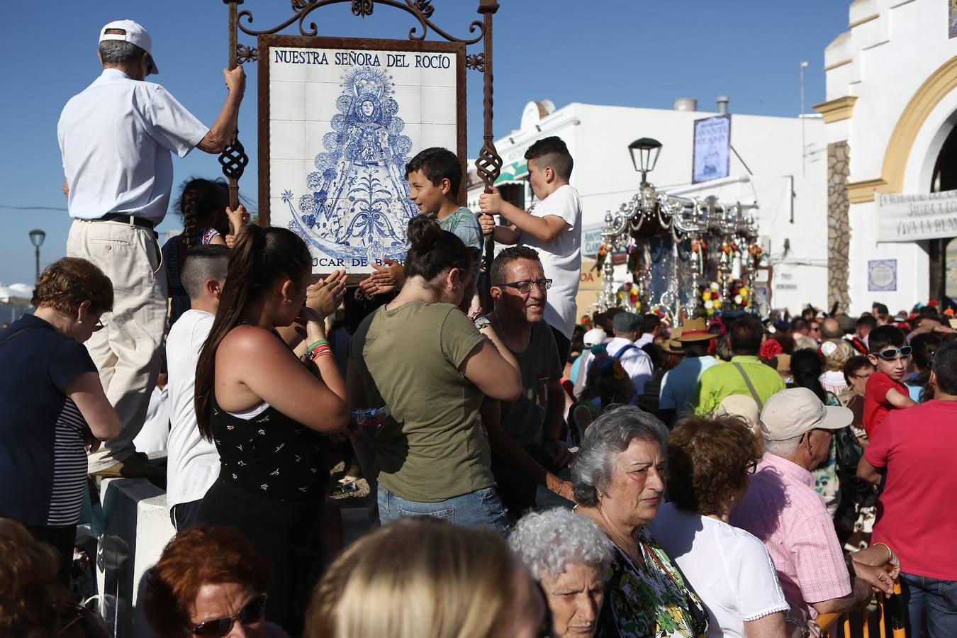 La hermandad del Rocío de Cádiz llega a Bajo de Guía