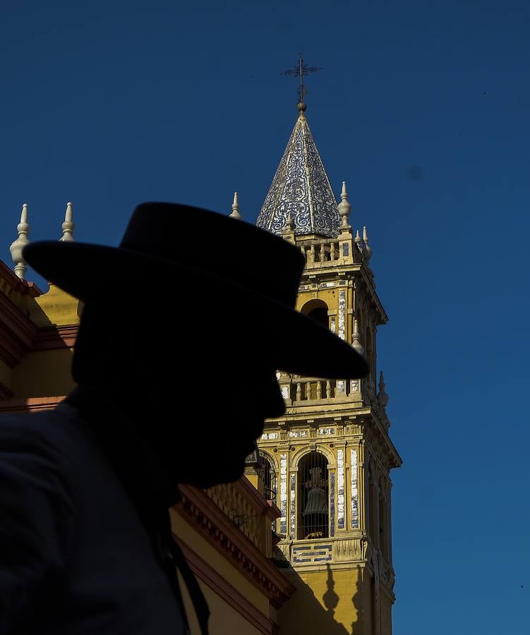 La salida de la Hermandad del Rocío de Triana, en imágenes