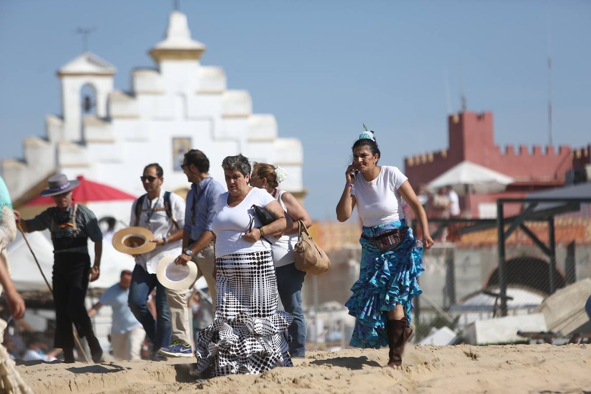 La hermandad de Jerez cruza el Guadalquivir. Rocío 2017