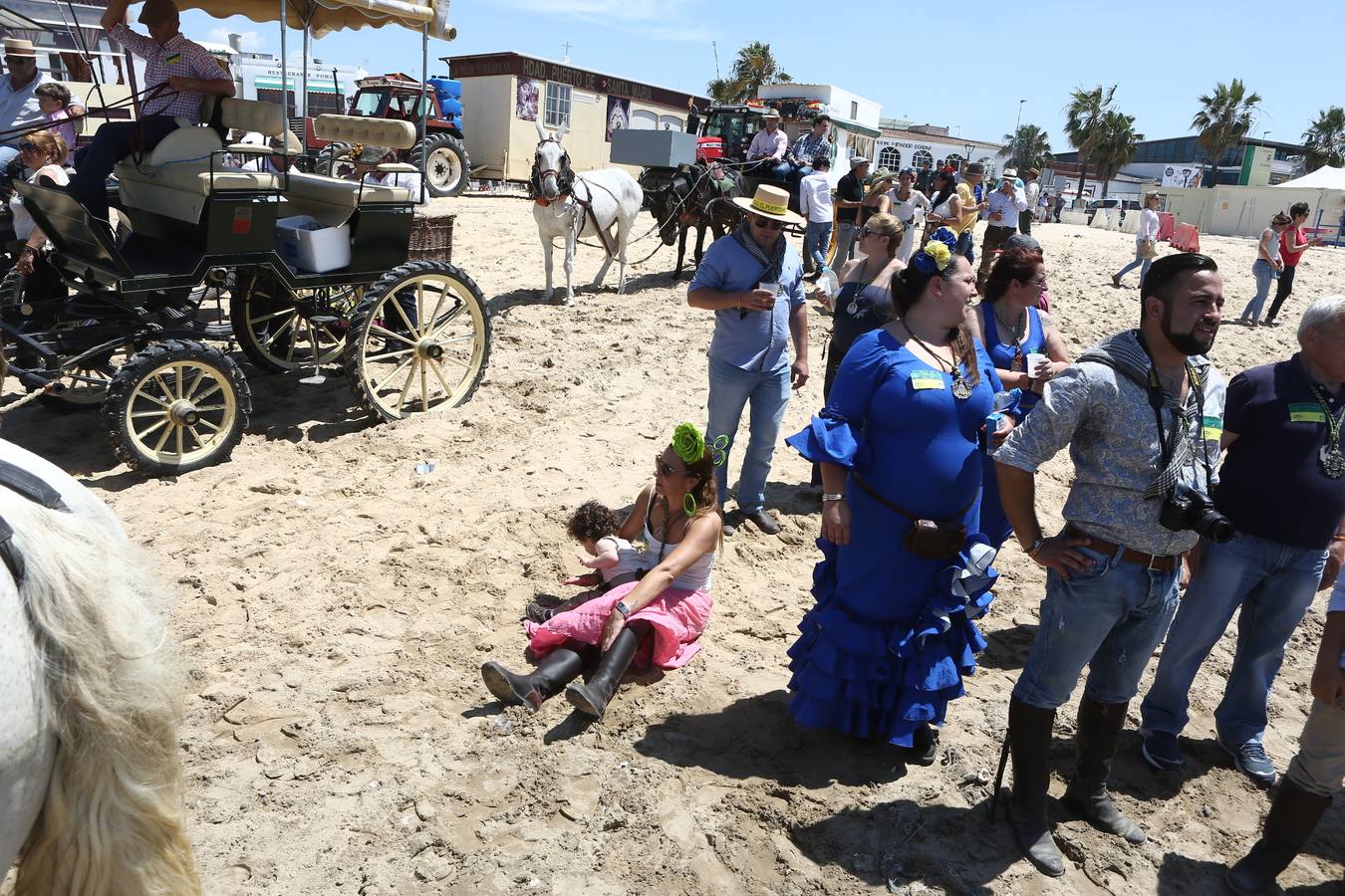 Las hermandades del Rocío vadean el Guadalquivir