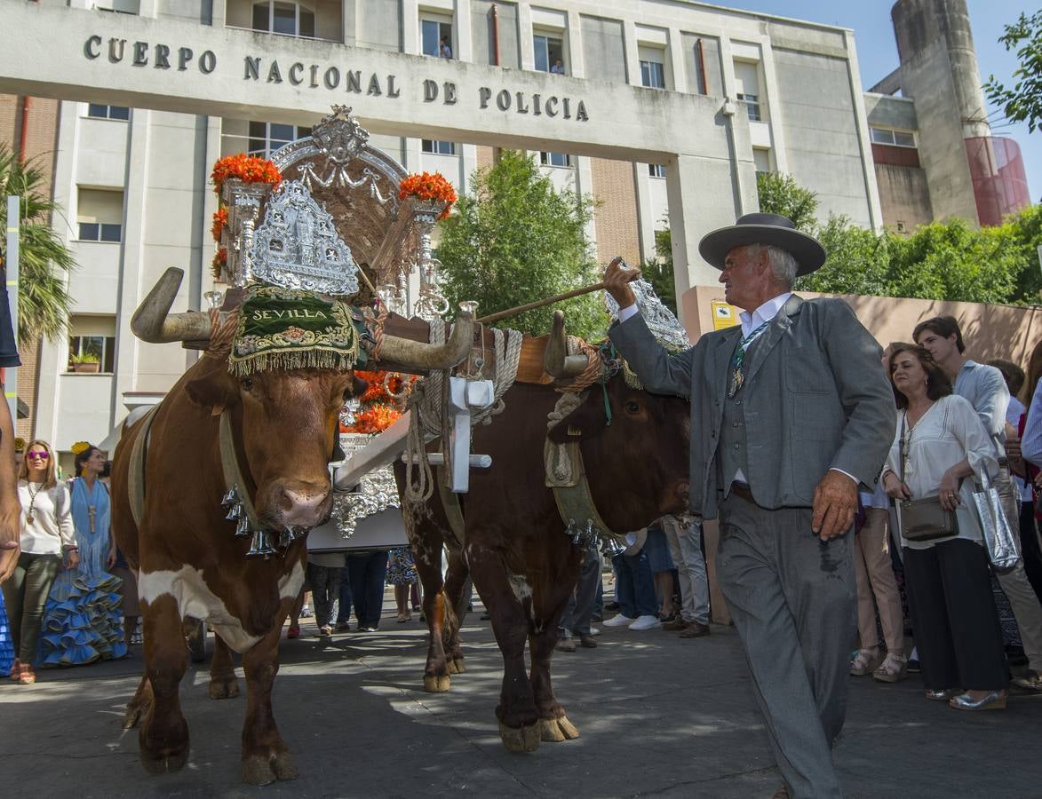 La hermandad del Rocío de Sevilla inicia su peregrinación a la aldea