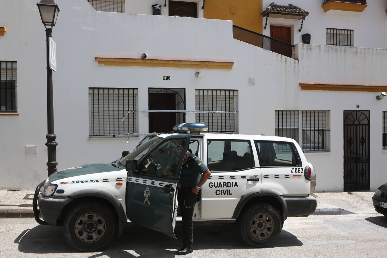 Un hombre mata a su bebé y agrede a su pareja en Arcos